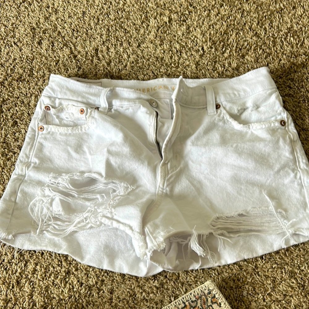 white denim American Eagle shorts